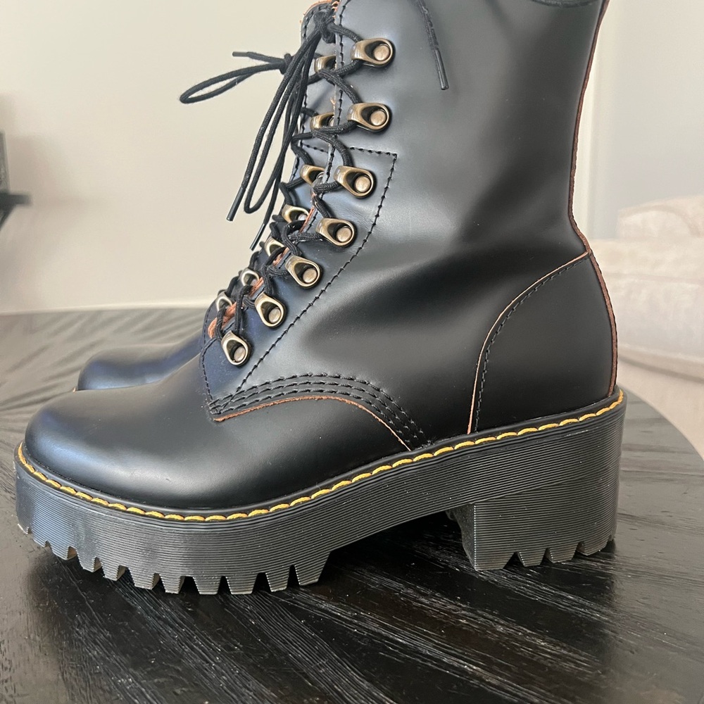 Dr. Martens Leona Boot- Size 9 - Picture 4 of 6
